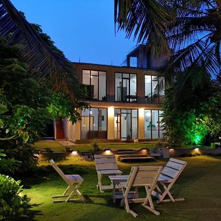 Ocean Breeze Villa Boossa Экстерьер фото