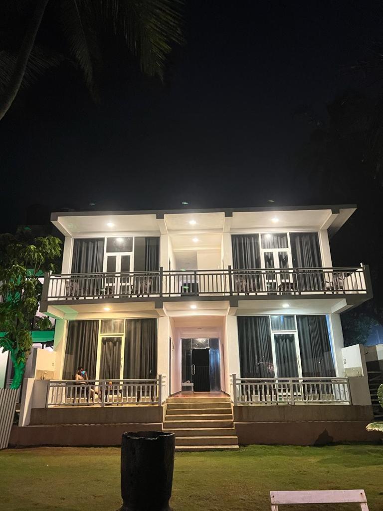 Ocean Breeze Villa Boossa Экстерьер фото