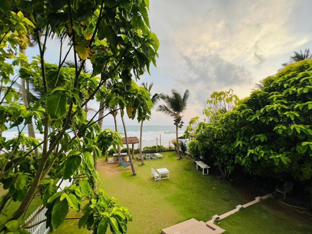 Ocean Breeze Villa Boossa Экстерьер фото