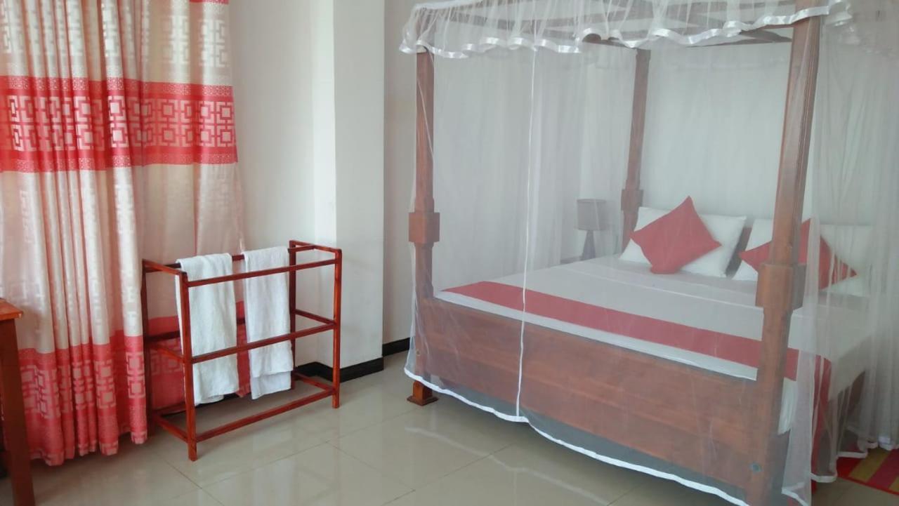 Ocean Breeze Villa Boossa Экстерьер фото